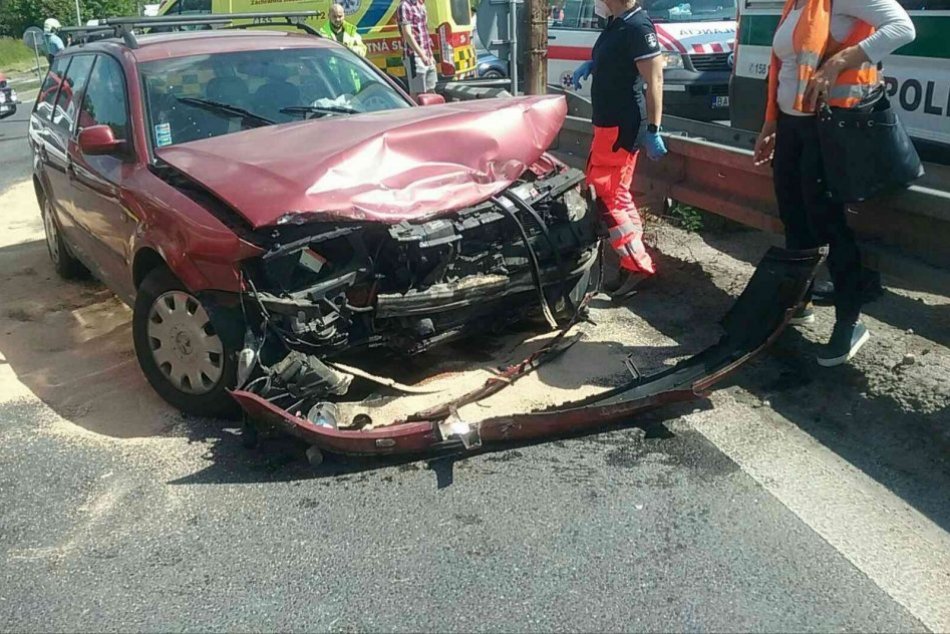 Ilustračný obrázok k článku Vážna nehoda odrezala cestu v Martine: Hlásia niekoľko zranených, FOTO